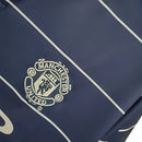 Camisa Manchester United Retrô 1999/2000 Azul - Umbro - MAJESTO BR